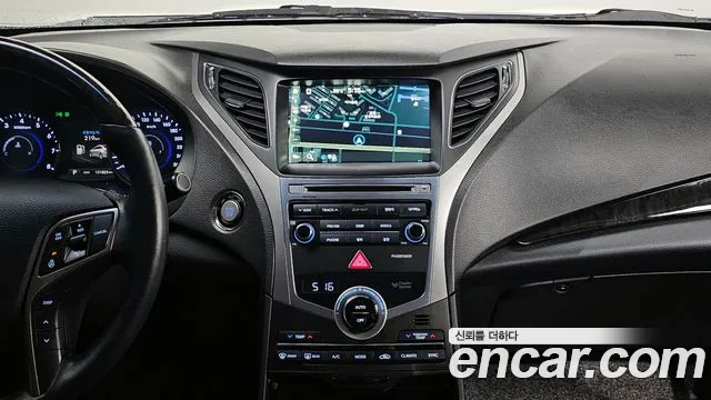 2013 Hyundai Grandeur HG300 Exclusive, photograph 10