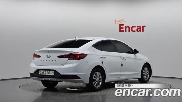 Hyundai AVANTE 1.6 — photo 1 of 33