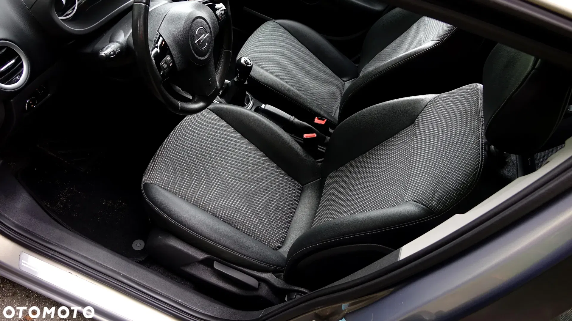 2010 Opel Corsa 1.2 16V Cosmo, photograph 4