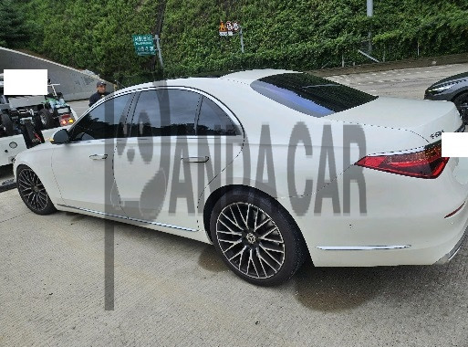 2023 Mercedes-Benz S580 4MATIC, photograph 3