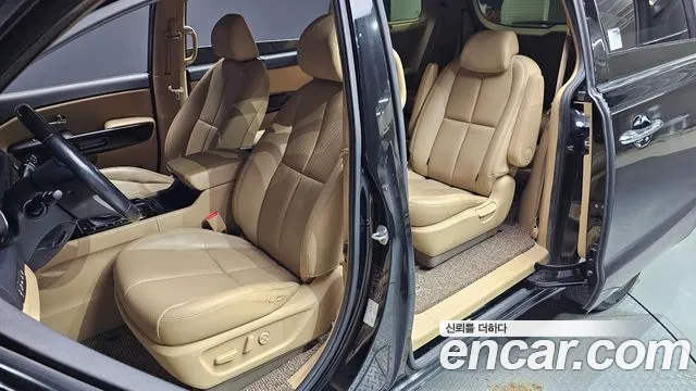 2015 Kia Canival Gasoline 9-seater Noblesse, photograph 6