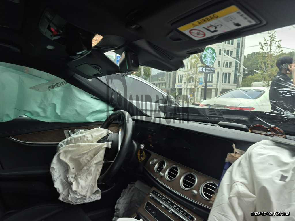 2022 Mercedes-Benz E250, photograph 3