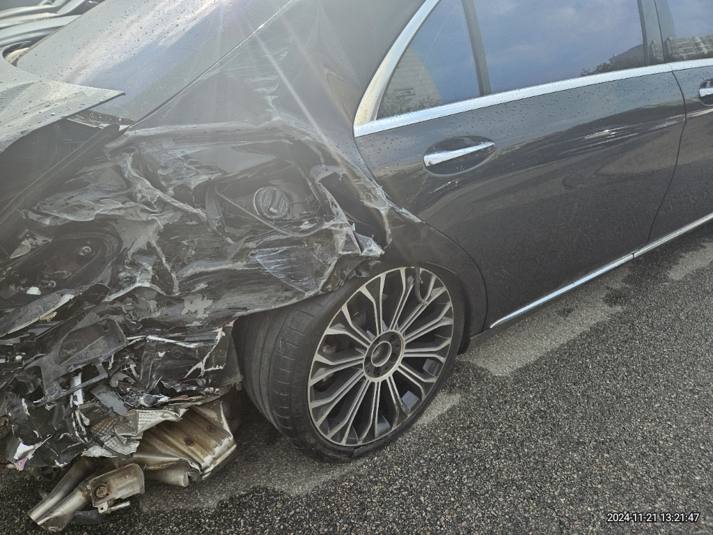2020 Mercedes-Benz S 560 4MATIC, photograph 3