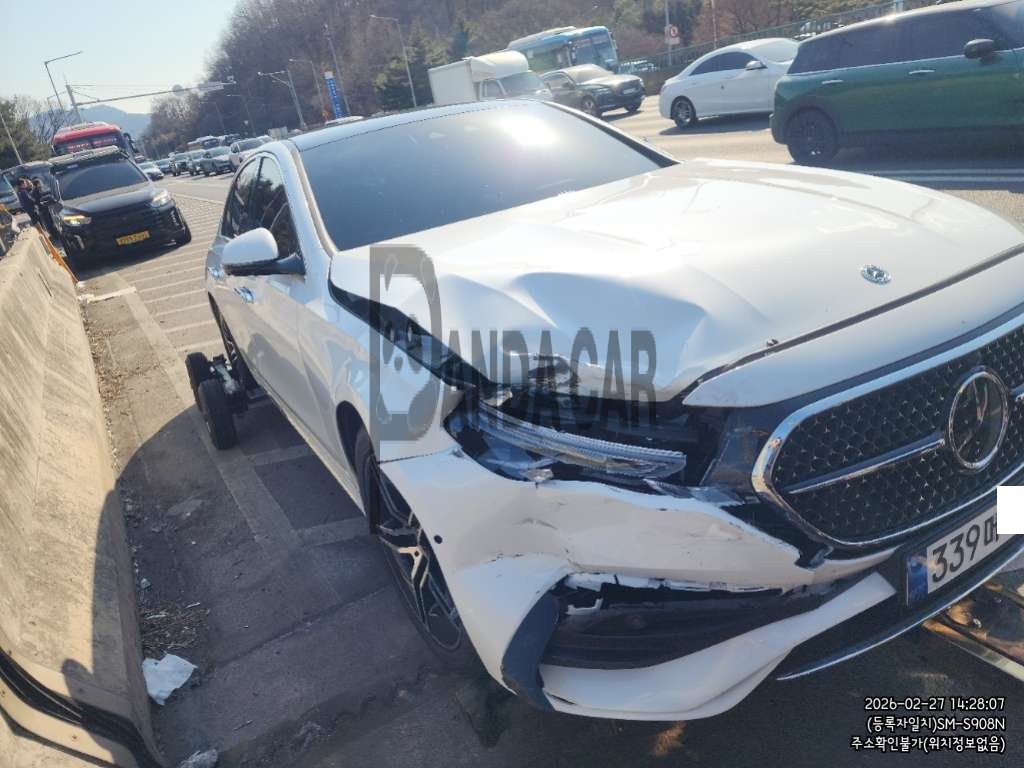 2025 Mercedes-Benz E 300 4MATIC, photograph 6