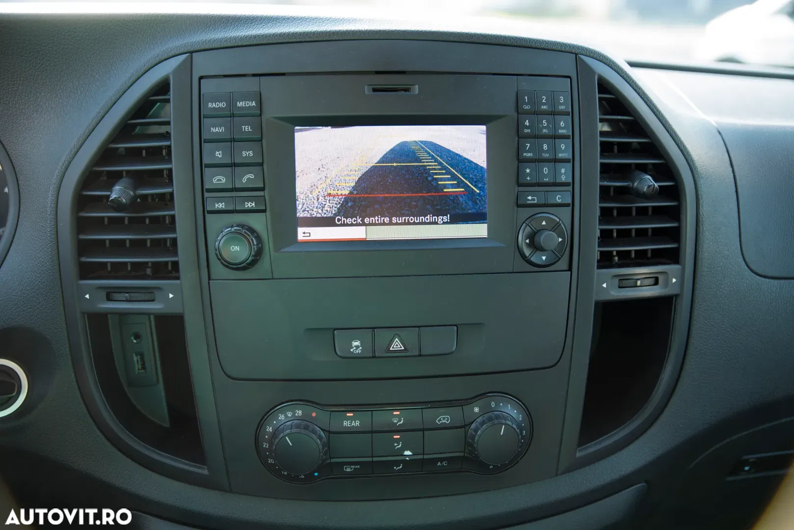 2017 Mercedes-Benz Vito (BlueTEC) Tourer Kompakt SELECT, photograph 10
