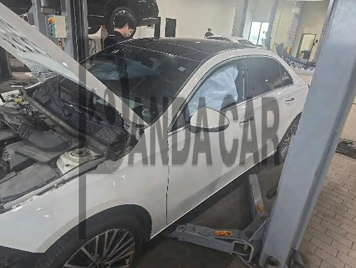 2021 Mercedes-Benz A250 4MATIC, photograph 2