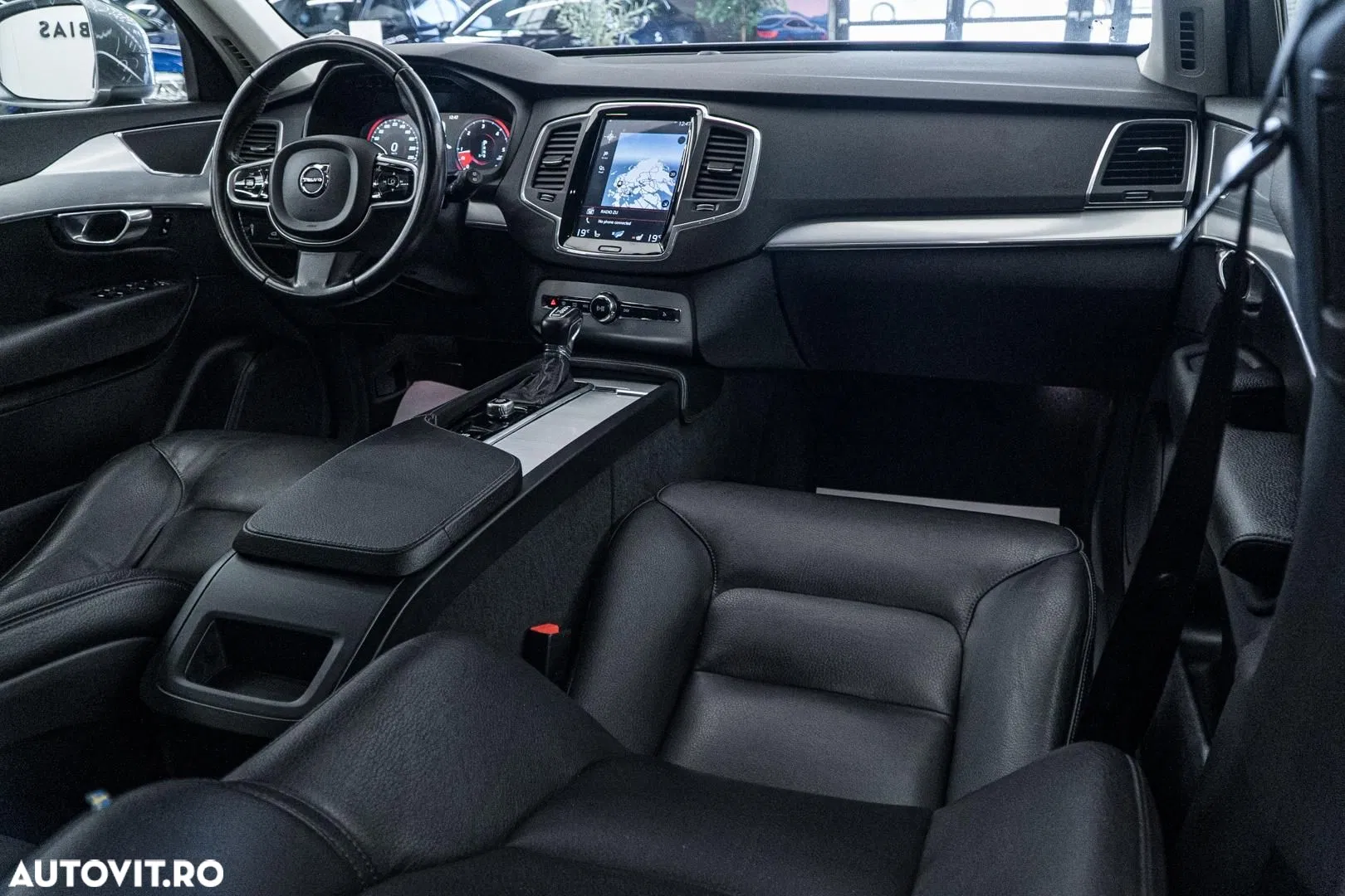 2018 Volvo XC 90 D5 AWD Momentum, photograph 2