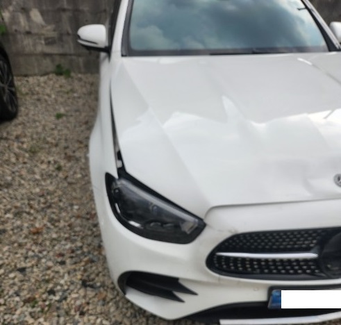 2021 Mercedes-Benz E220 d 4MATIC, photograph 2