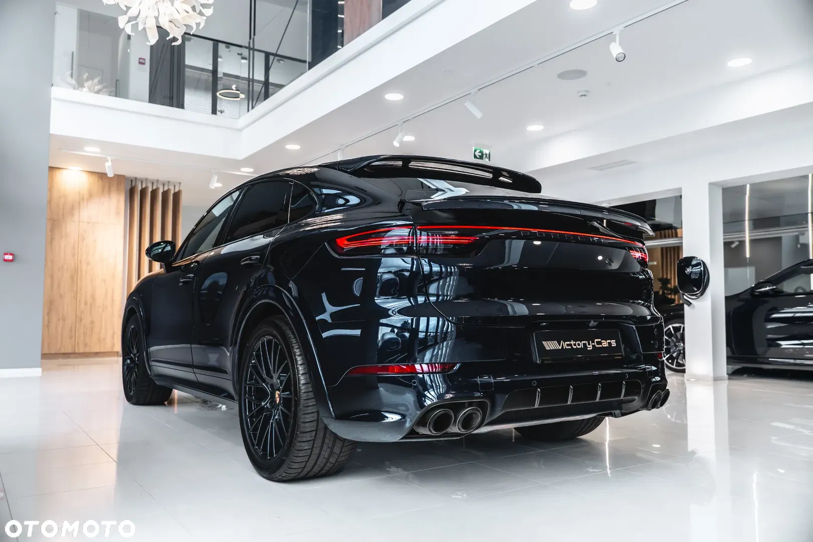 2021 Porsche Cayenne Platinum Edition, photograph 5