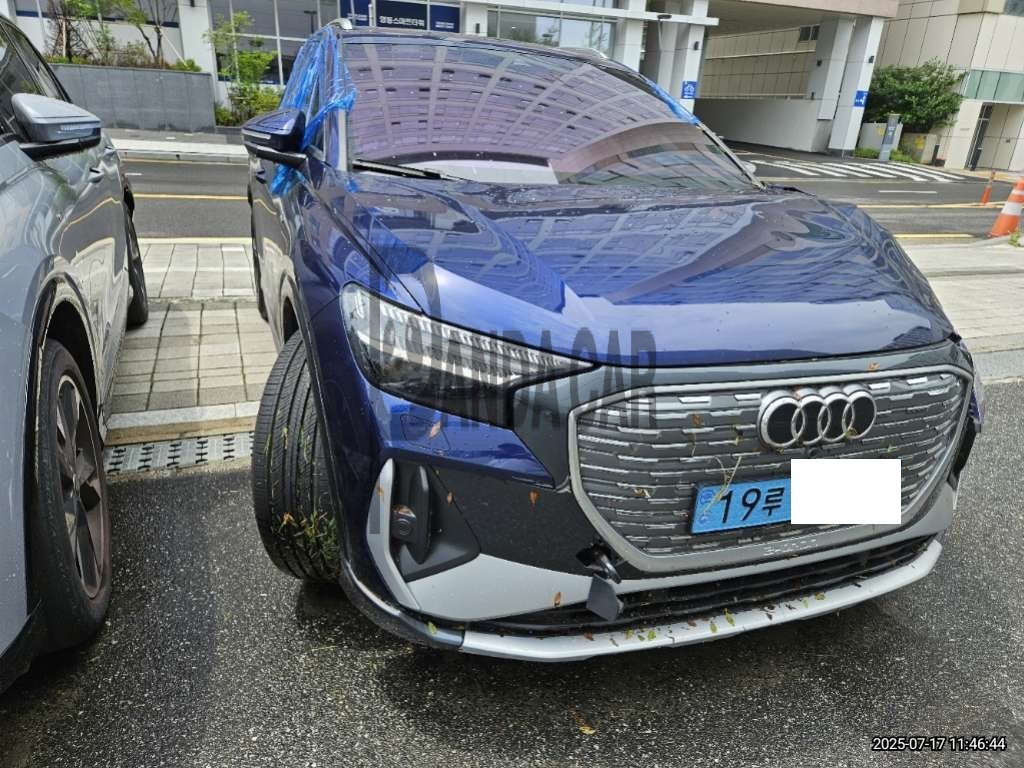 2023 Audi Q4 40 etron, photograph 3