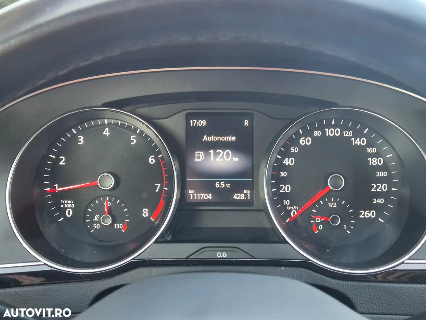 2021 Volkswagen Passat, photograph 6