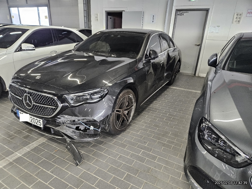 2024 Mercedes-Benz E 300 4MATIC, photograph 3
