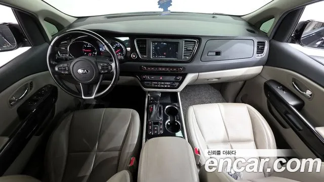 Kia Canival 9-Seater Noblesse Special — photo 1 of 36