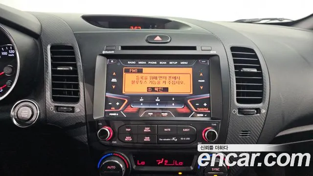 Kia K3 Trendy — photo 1 of 30