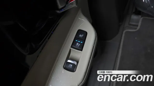Kia Canival HEV 7seater Signature — photo 1 of 20