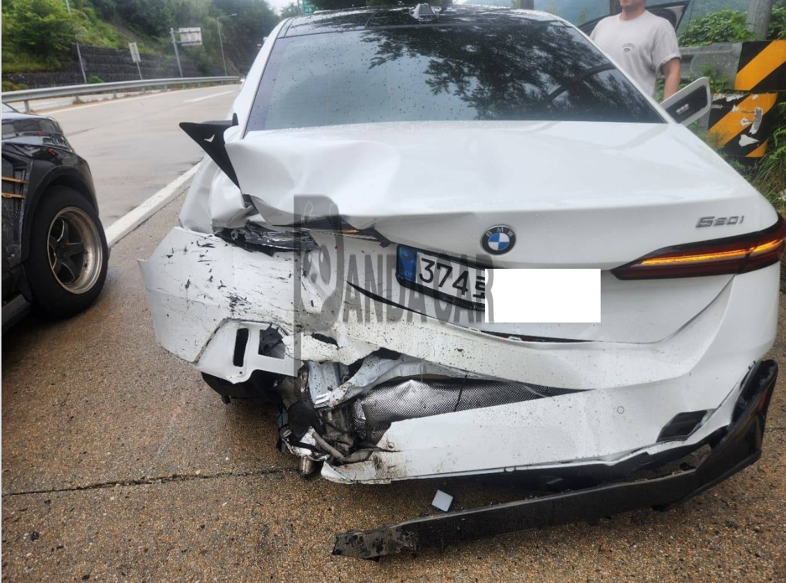 2025 BMW 520i, photograph 4