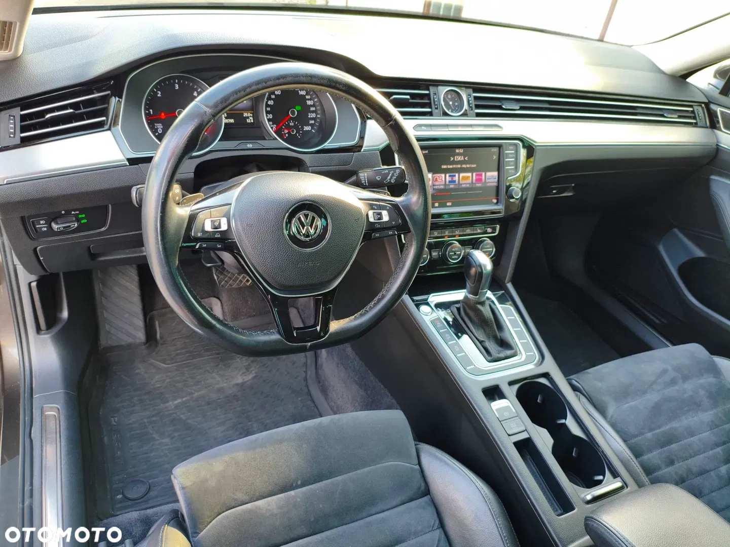 2016 Volkswagen Passat 2.0 TDI BMT Highline DSG, photograph 5