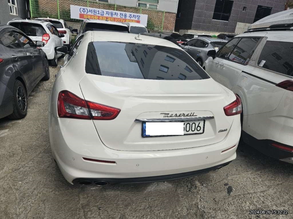 2019 Maserati Ghibli, photograph 3