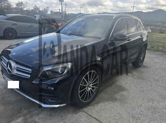 2017 Mercedes-Benz GLC250 d 4Matic, photograph 2