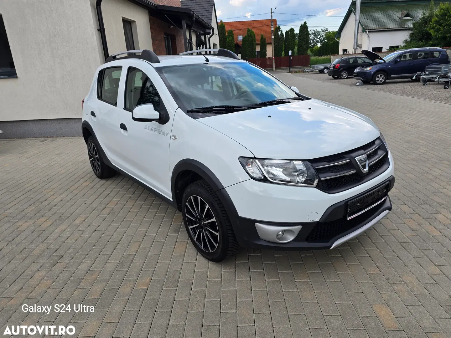 2013 Dacia Sandero 0.9 Stepway, photograph 2