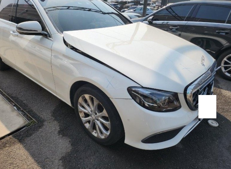 2017 Mercedes-Benz E220 d, photograph 3