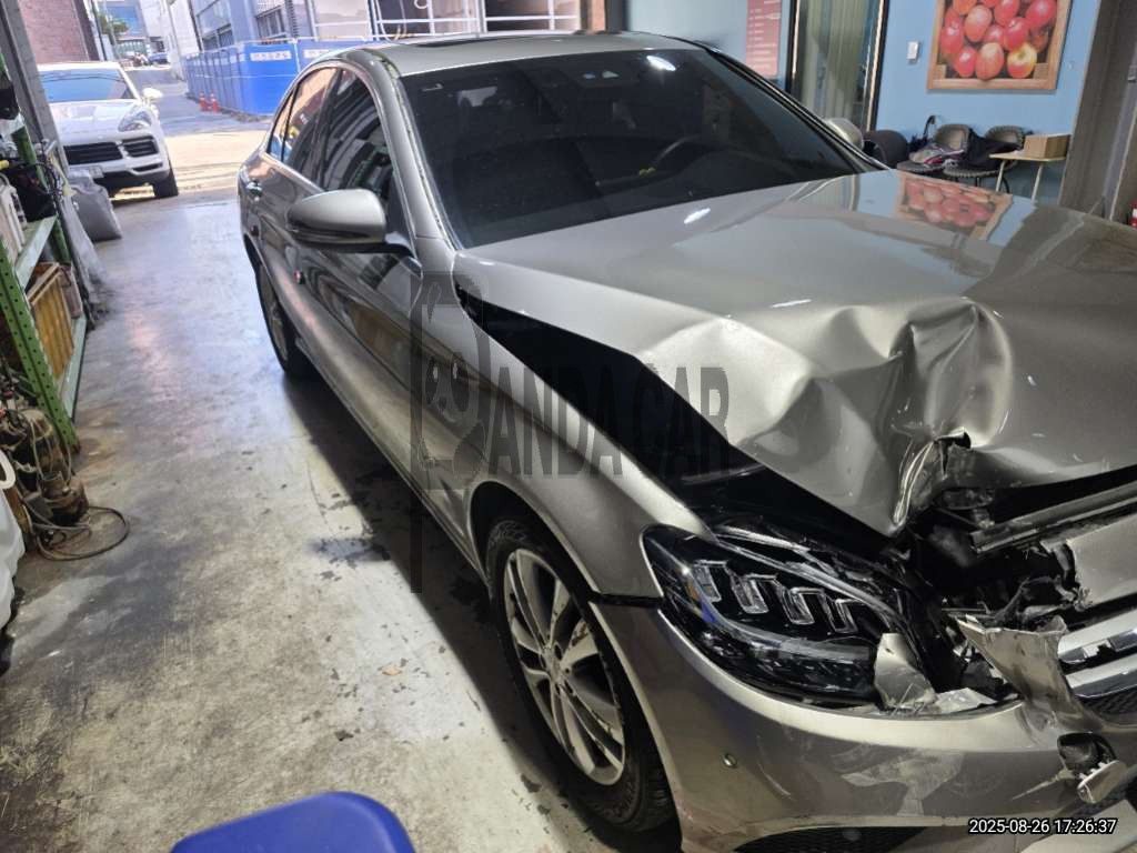 2019 Mercedes-Benz C220 d, photograph 3