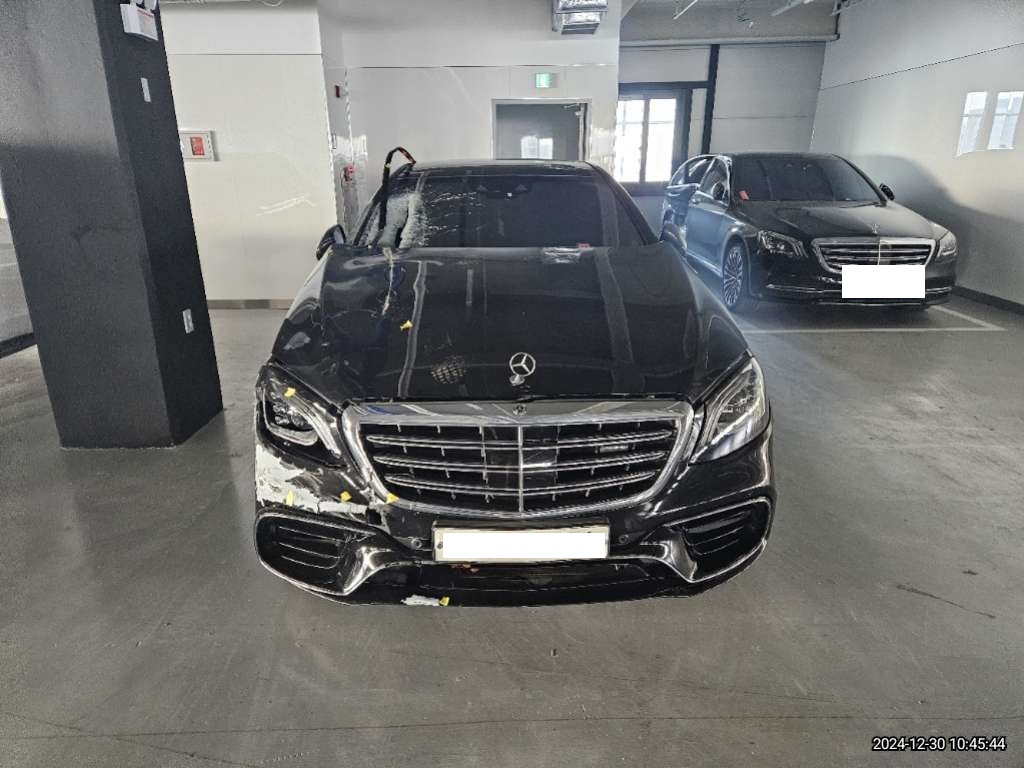 2019 Mercedes-AMG S63 4Matic+L, photograph 1