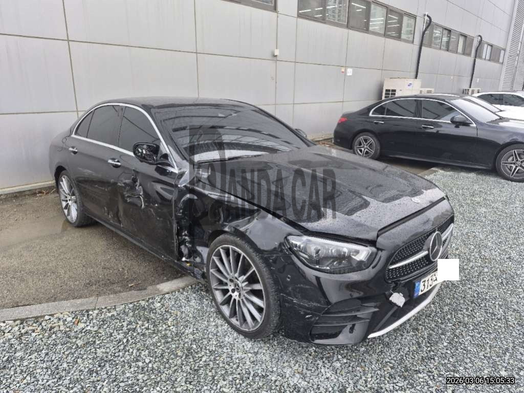 2022 Mercedes-Benz E350 4MATIC, photograph 3