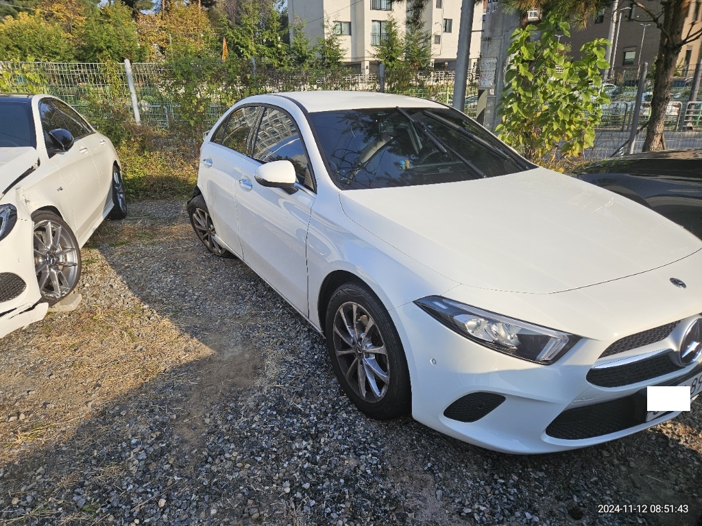 2020 Mercedes-Benz Benz A220 sedan, photograph 2