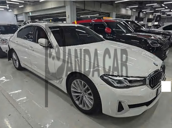 2021 BMW 520i, photograph 2