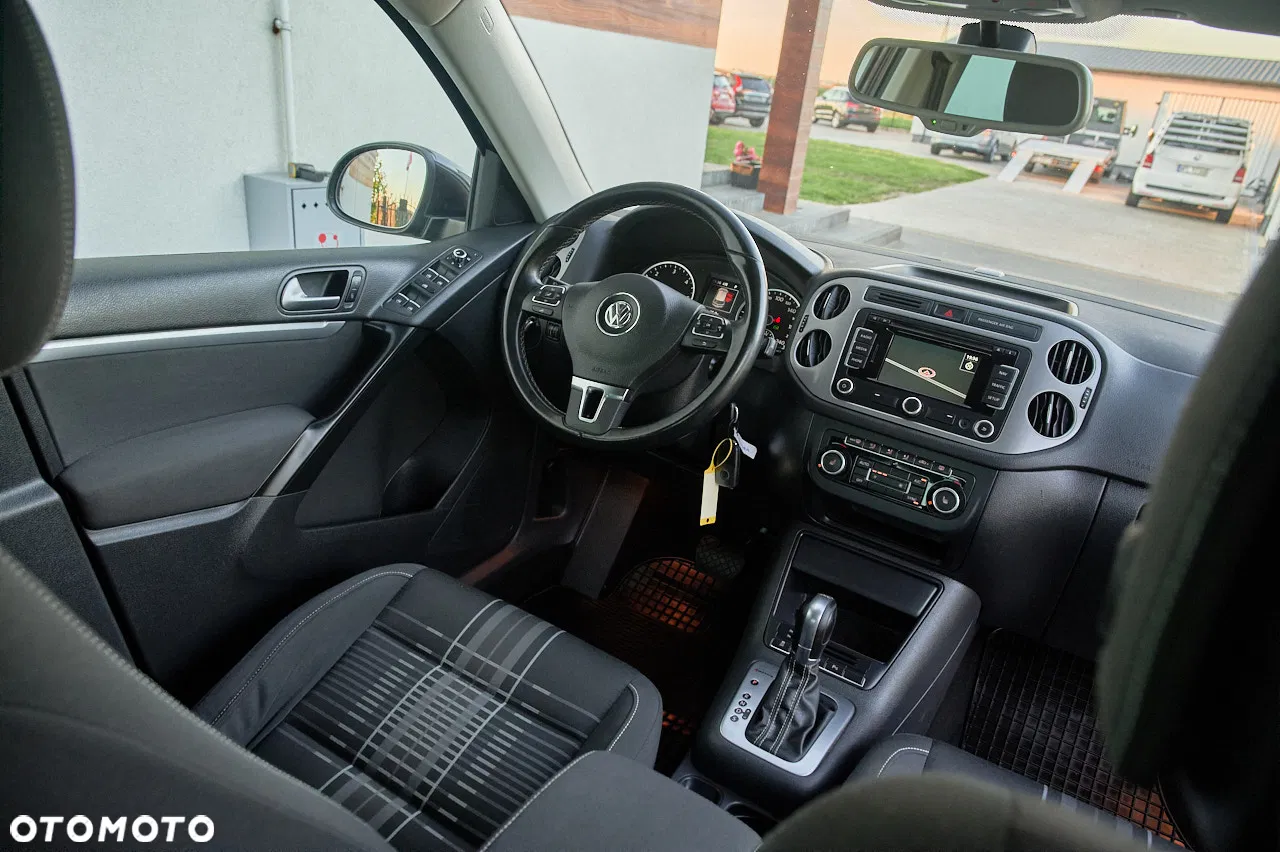 2015 Volkswagen Tiguan 2.0 TDI DPF 4Motion DSG Lounge Track & Style, photograph 3