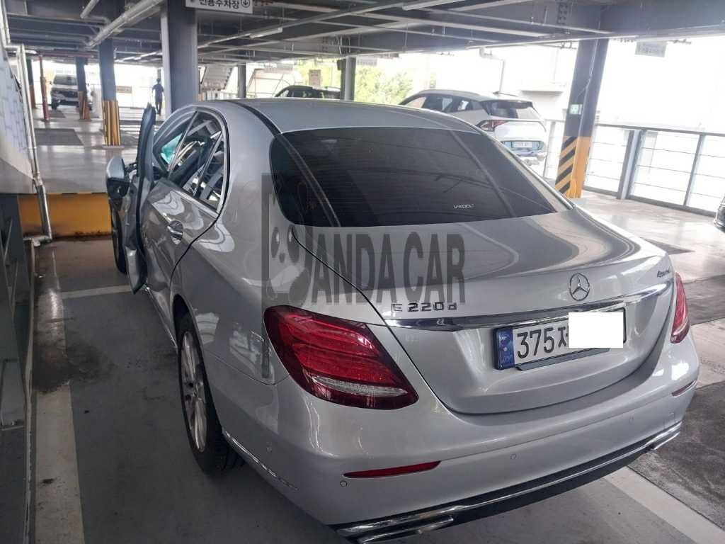 2019 Mercedes-Benz E220 d 4Matic, photograph 1