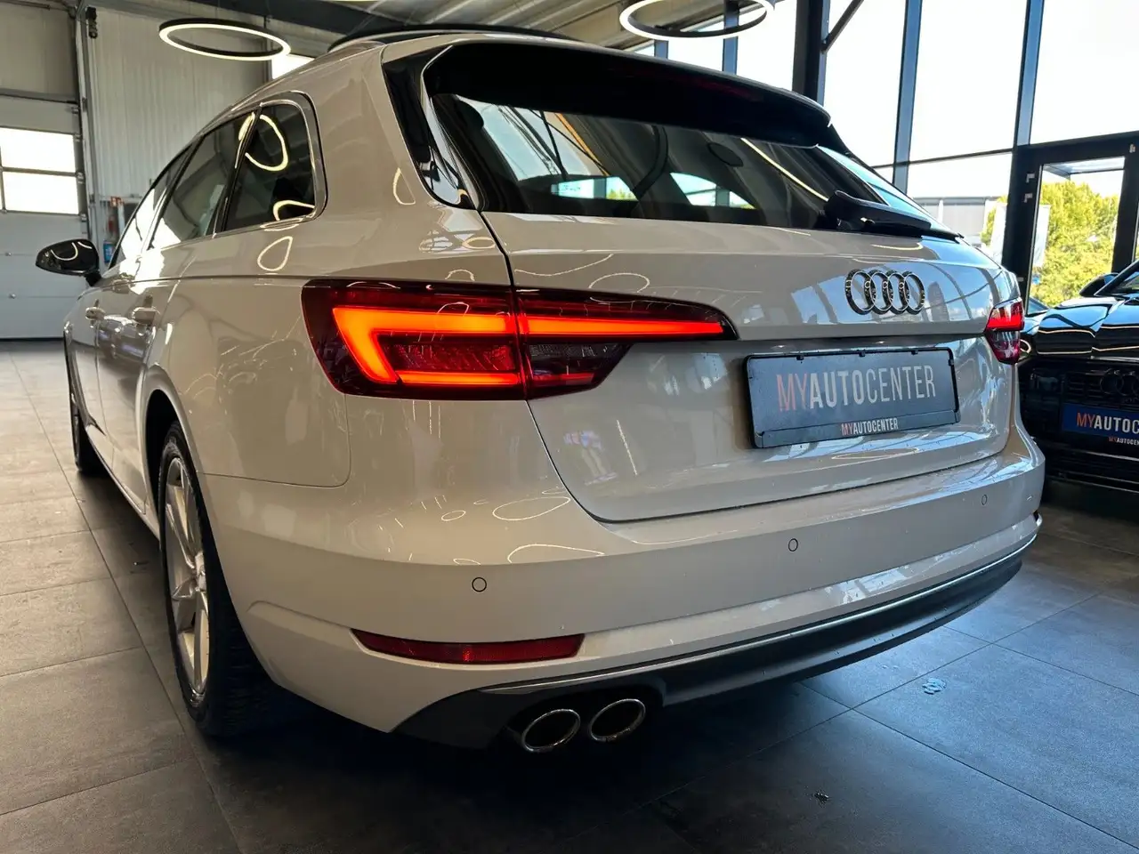 2018 Audi A4 *ACC*AHK*NAV*CARPLAY*2-ZONEN*SitzHZ*LED*, photograph 5