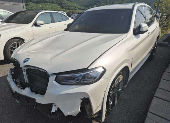 2023 BMW iX3 M Sport, photograph 2