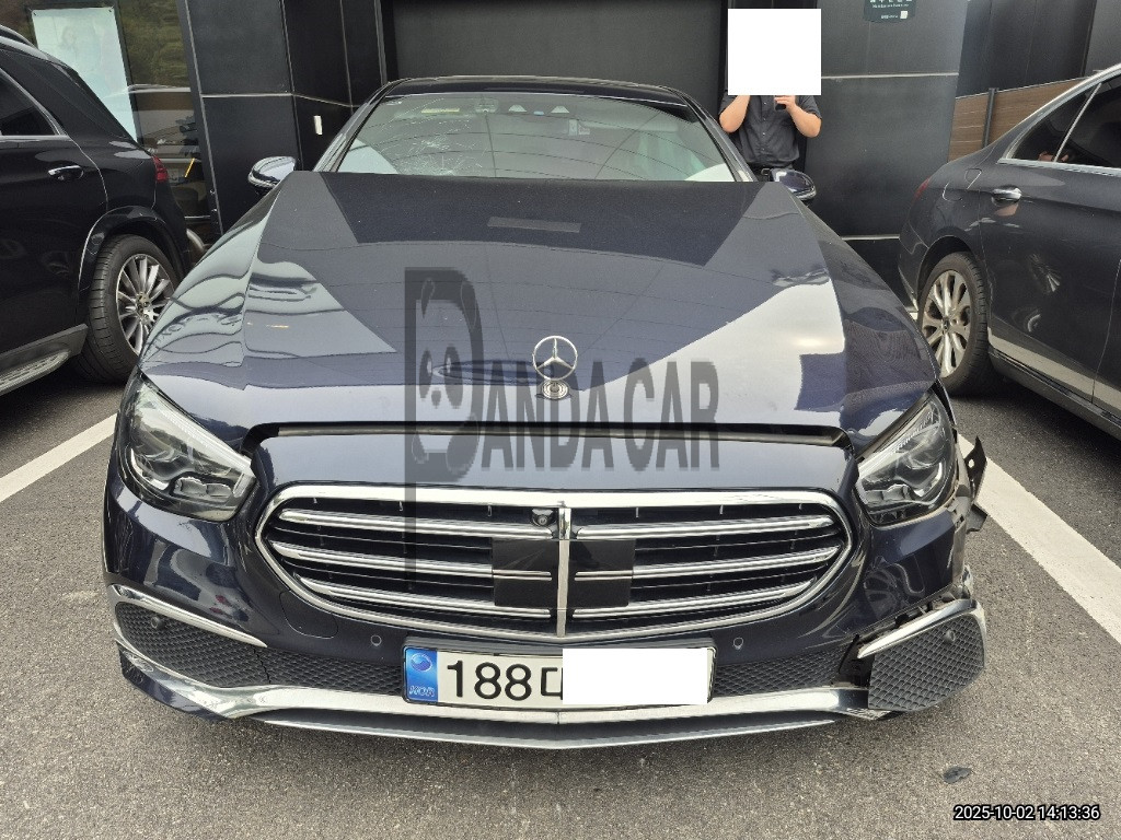 2022 Mercedes-Benz E250, photograph 1
