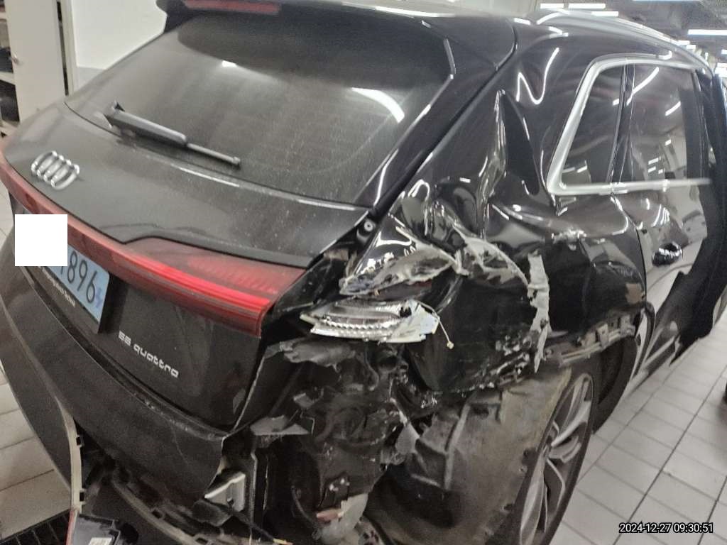 2022 Audi etron 55 quattro, photograph 4
