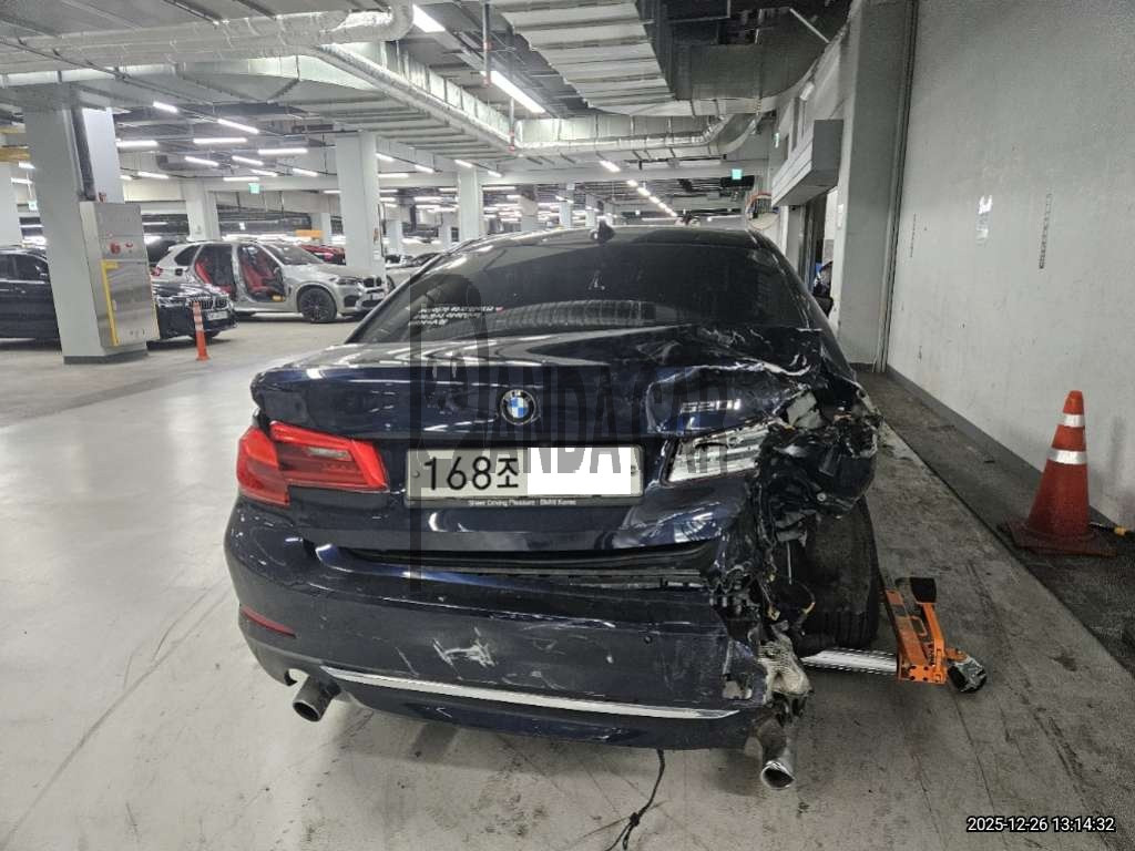 2020 BMW 520i Luxury, photograph 2