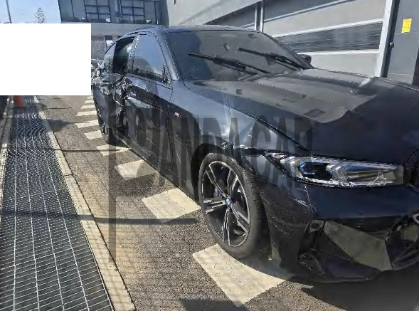 2025 BMW 320i, photograph 2