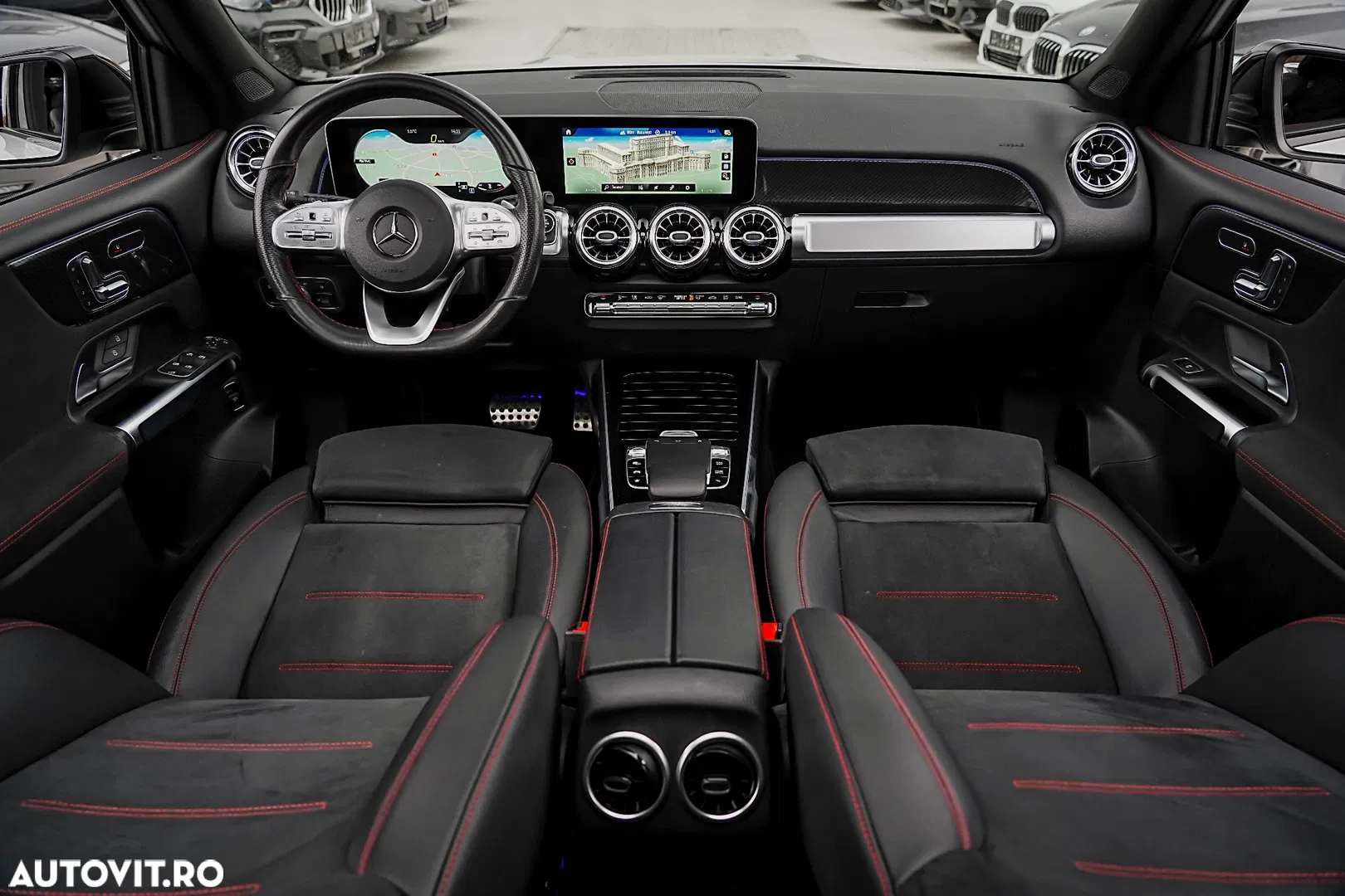 2021 Mercedes-Benz GLB 200 7G-DCT AMG Line, photograph 3