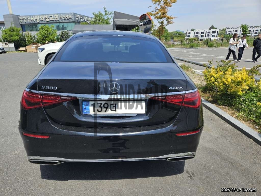 2022 Mercedes-Benz S580 4MATIC, photograph 2
