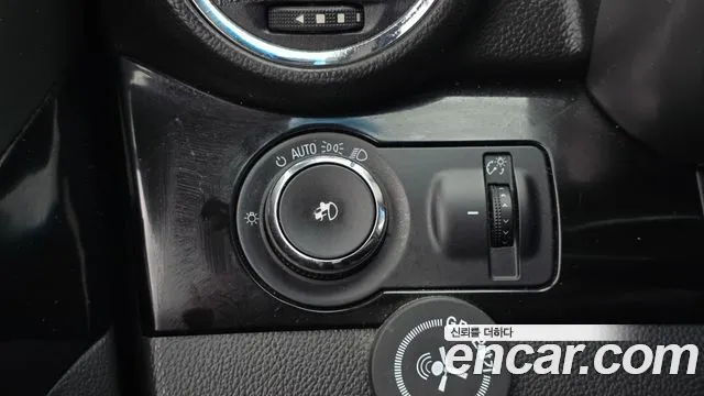 2011 ChevroletGMDaewoo Orlando 2.0 Diesel LTZ, photograph 2