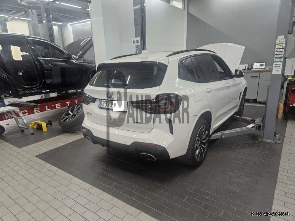 2023 BMW X3 xDrive30e, photograph 2