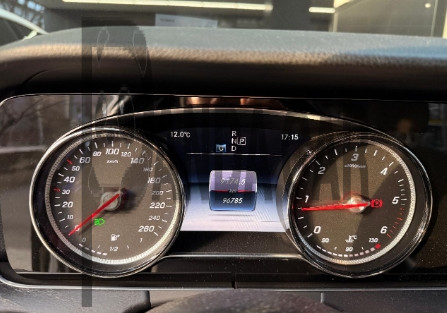 2017 Mercedes-Benz E220 d 4Matic, photograph 3