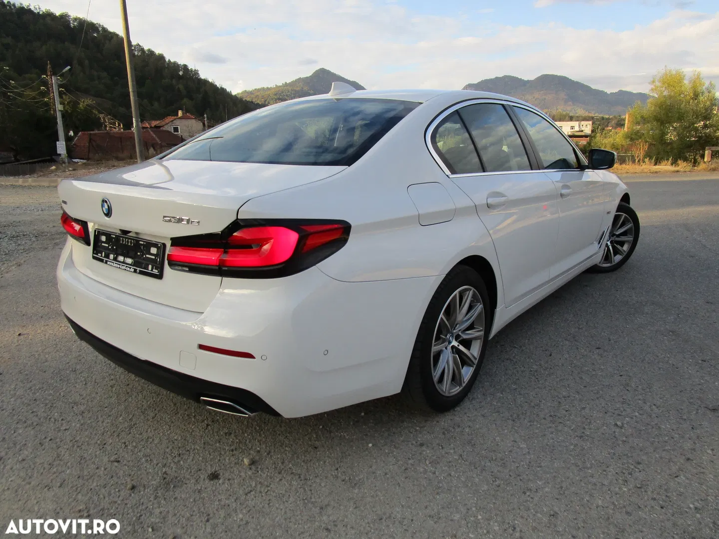 2022 BMW Seria 5 530e xDrive AT PHEV, photograph 3
