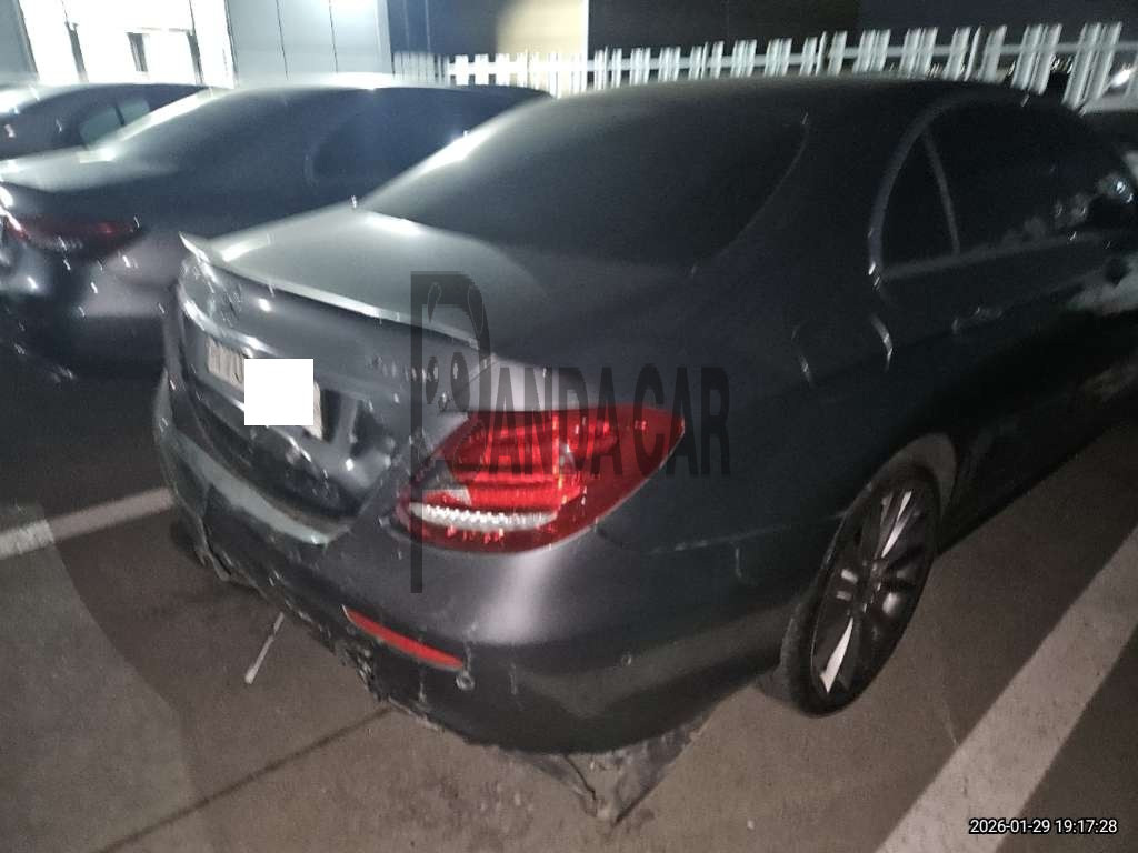2019 Mercedes-Benz E350 4Matic, photograph 4