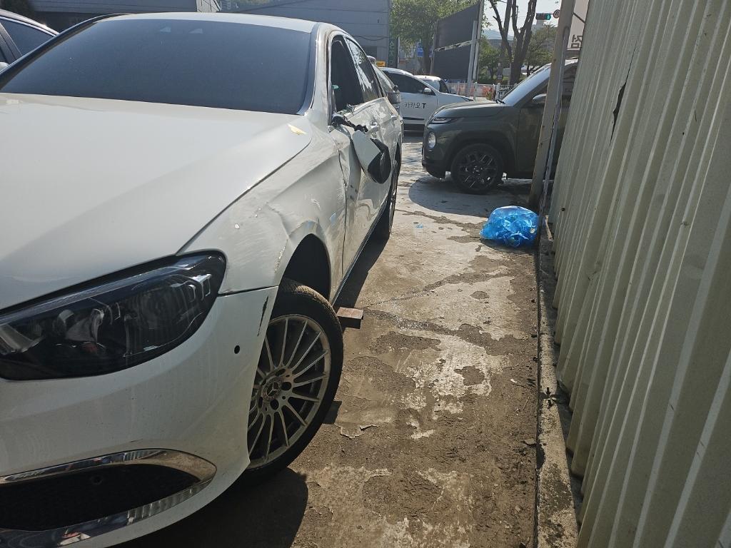 2022 Mercedes-Benz E220 d 4MATIC, photograph 3