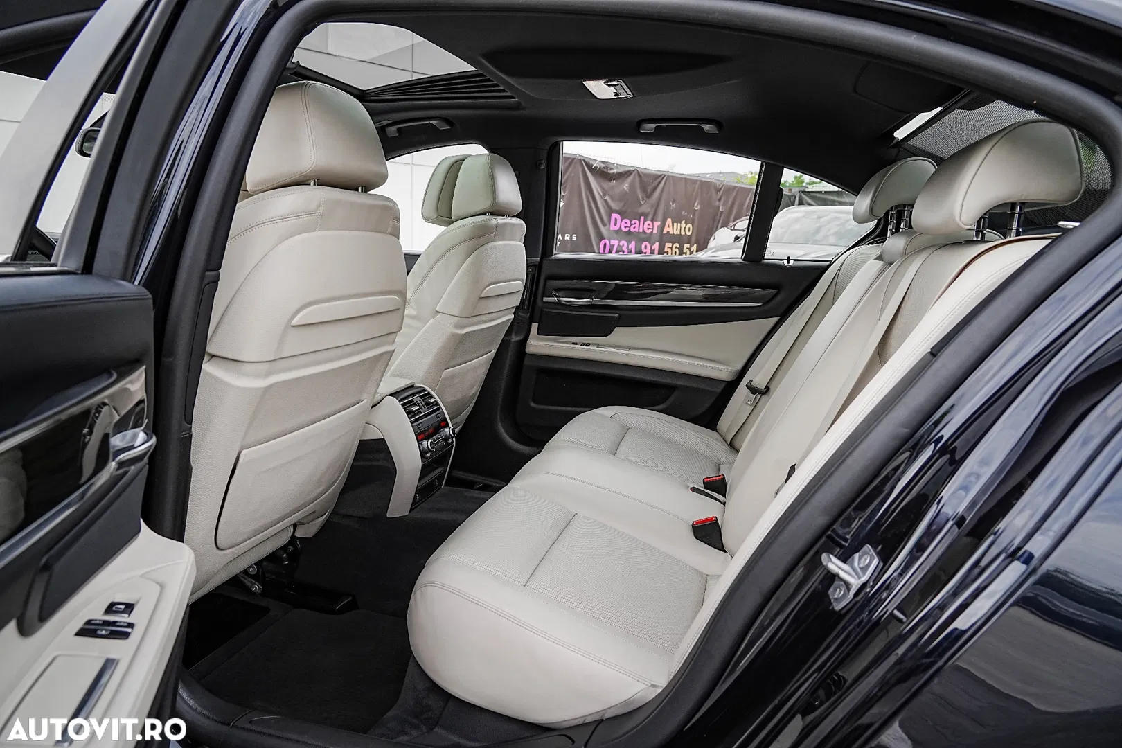 2014 BMW Seria 7 750i xDrive Edition Exclusive, photograph 8