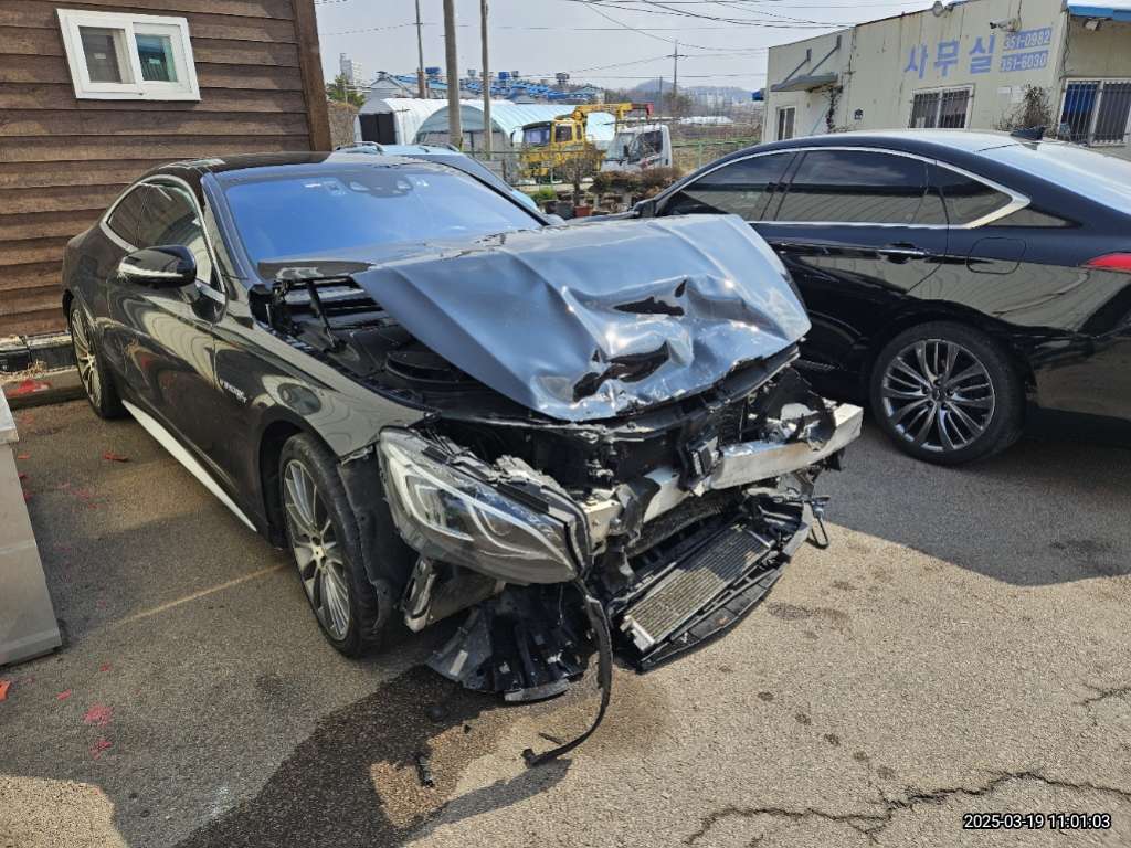 2017 Mercedes-Benz MercedesAMG S63 4Matic Coupe, photograph 4