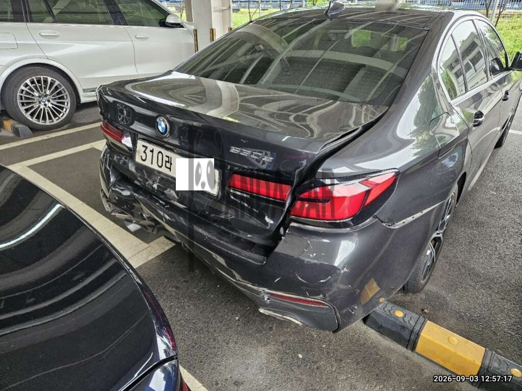 2021 BMW 530e, photograph 3