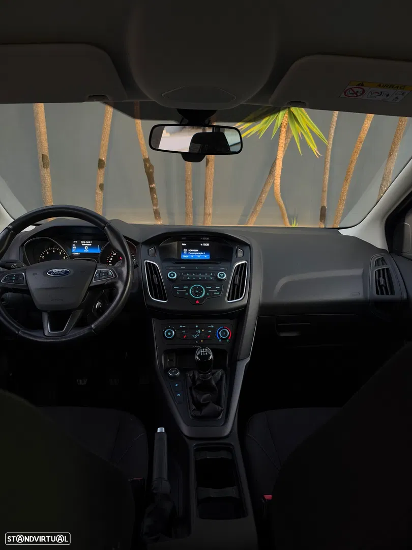 2016 Ford Focus 1.0 EcoBoost S&S SYNC Edition, photograph 9
